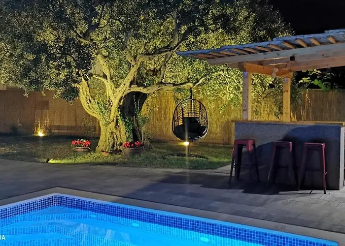 Lägenhet Olive Tree Garden&poll View 4 2, 130 M2 With Tiki Bar *