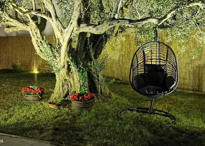 Lägenhet Olive Tree Garden&poll View 4 2, 130 M2 With Tiki Bar Peroj