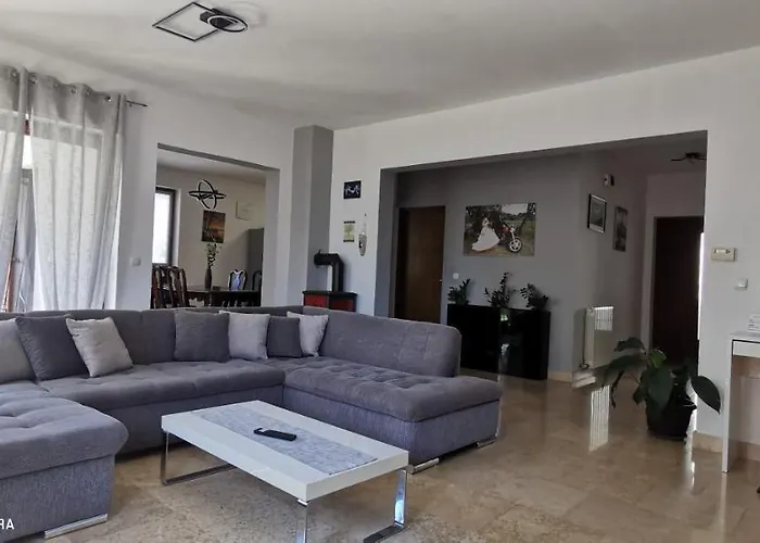 Olive Tree Garden&poll View 4 2, 130 M2 With Tiki Bar