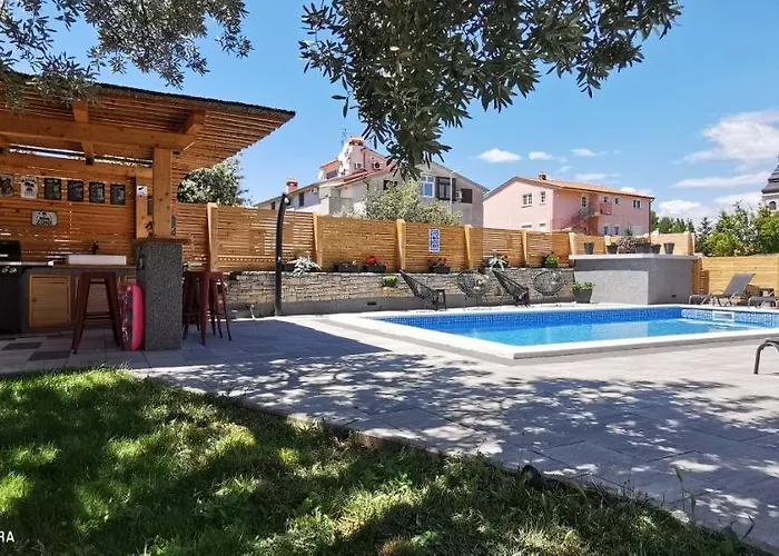 Olive Tree Garden&poll View 4 2, 130 M2 With Tiki Bar Apartmán *