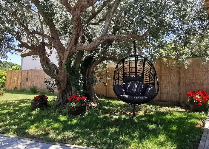 Olive Tree Garden&poll View 4 2, 130 M2 With Tiki Bar Apartmán