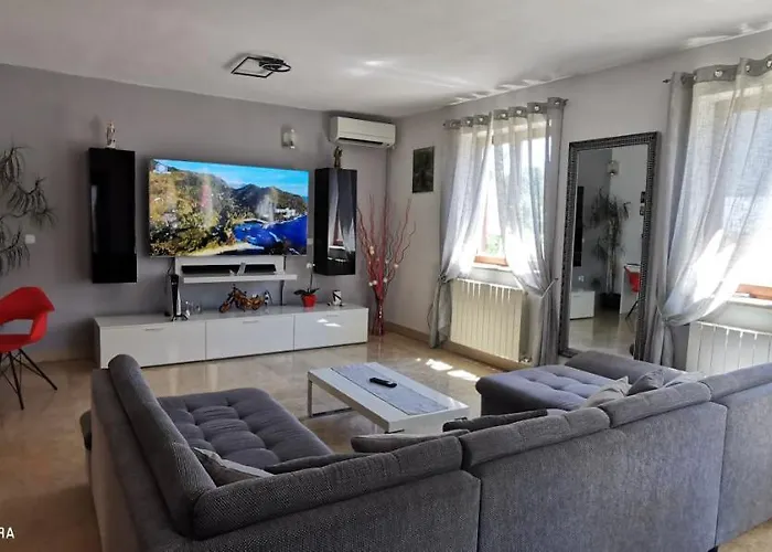 Olive Tree Garden&poll View 4 2, 130 M2 With Tiki Bar Apartmán *