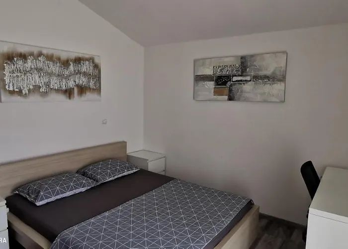 Olive Tree Garden&poll View 4 2, 130 M2 With Tiki Bar Apartmán