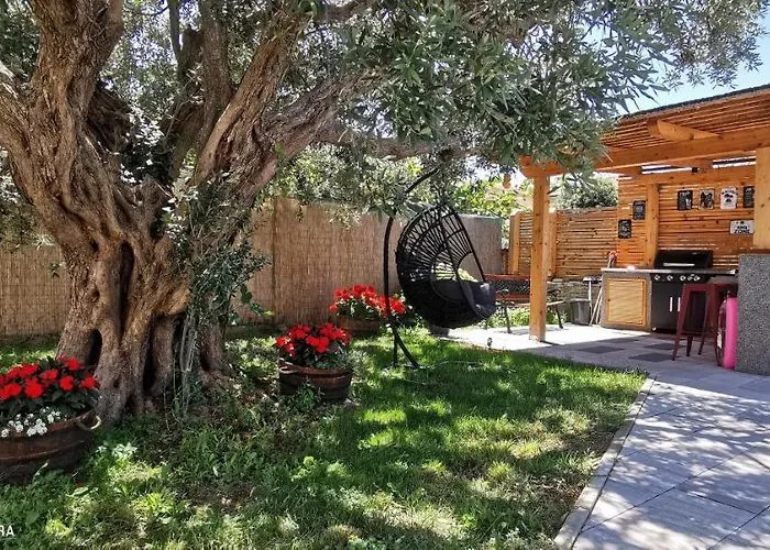 Olive Tree Garden&poll View 4 2, 130 M2 With Tiki Bar *