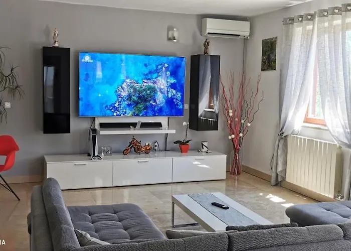 Olive Tree Garden&poll View 4 2, 130 M2 With Tiki Bar Apartmán Peroj