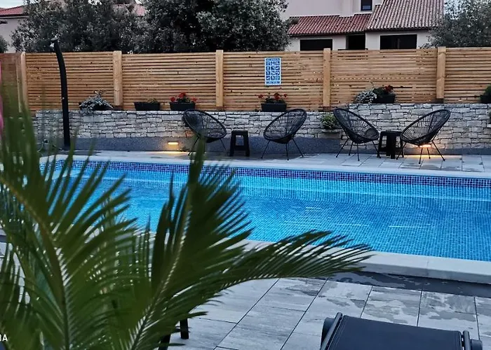 Olive Tree Garden&poll View 4 2, 130 M2 With Tiki Bar